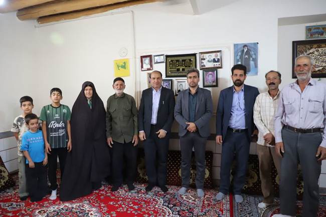 دیدار و دلجویی مدیرکل بنیاد مرکزی با جانباز سرافراز «عزت الله حیدری»