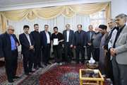 دیدار استاندار مرکزی با خانواده شهیدان جنگ رمضان در شهرستان خمین