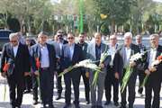 رئیس بنیاد شهید و امور ایثارگران به مقام شامخ شهدای اراک ادای احترام کرد
