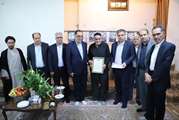 دیدار رئیس بنیاد شهید و امور ایثارگران با خانواده‌ هفت شهیدی جنگ تحمیلی رمضان در شهرستان خمین