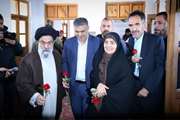 گلباران بیت تاریخی امام خمینی (ره) و نواخته شدن زنگ انقلاب در نخستین روز دهه فجر
