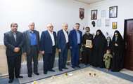 دیدار استاندار مرکزی با خانواده  شهید والامقام «ابوالفضل شجاعی شیخی» 